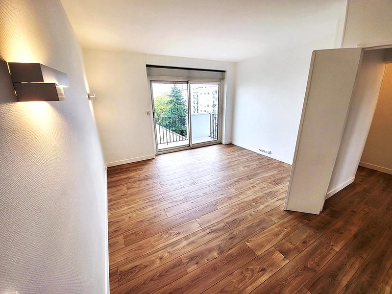 Appartement rénové avec finitions soignées, prêt à accueillir un locataire
