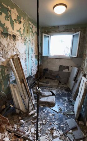 Deuxième vue de la salle de bain avant rénovation complète